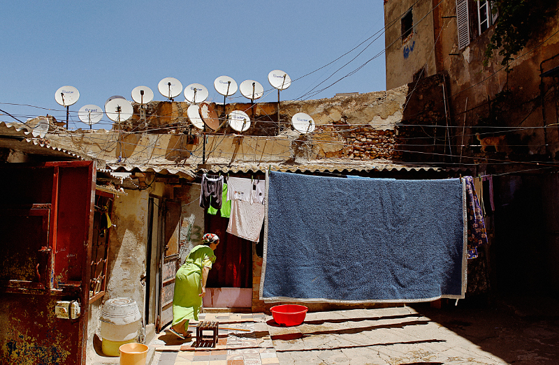 Photomed 2014 – Festival de la Photographie Méditerranéenne, Sur les traces d’Ulysse : Femme au foyer Sidi El Houari, Oran 2013 © Arslane Bestaoui